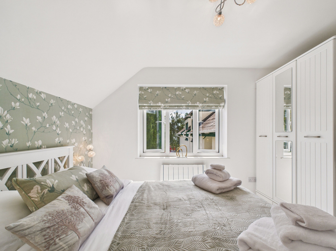 Bedroom 2, Central Bowness 2-bed Apt, Sleeps 4 With Parking, Cumbria