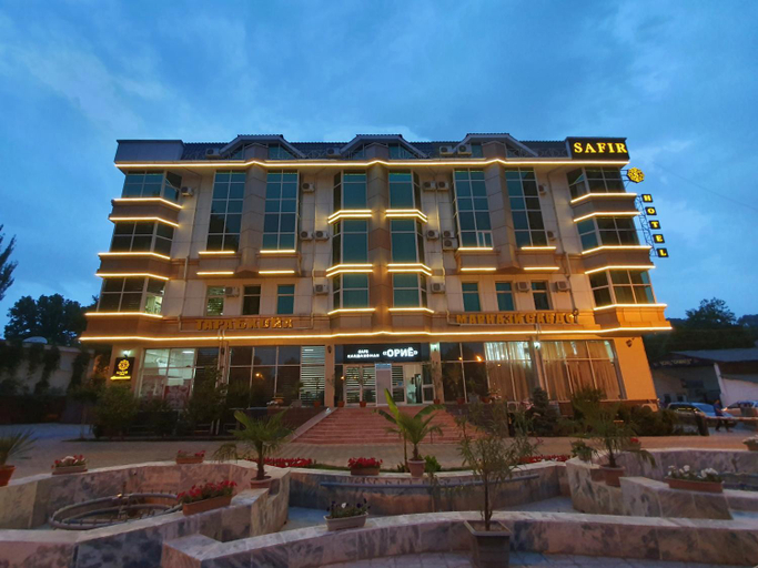 Exterior & Views