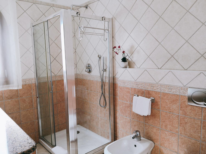 Bathroom 3, A Lu Ponti, Nuoro