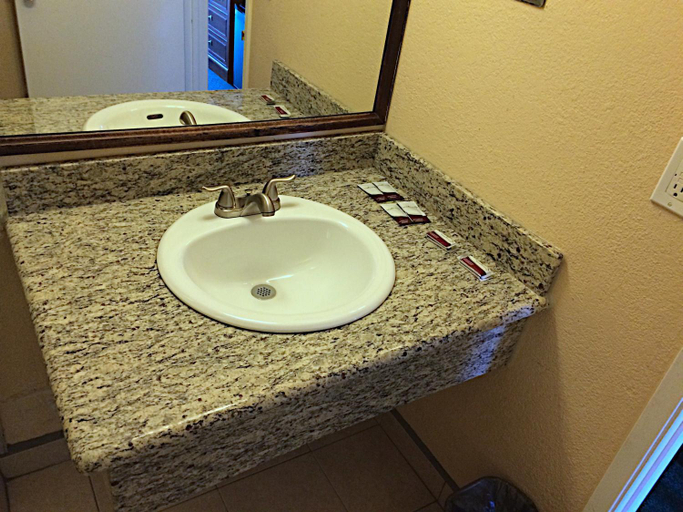 Bathroom 3, ベスト 5 モーテル, Monterey