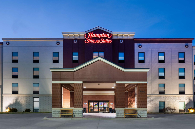 Exterior & Views 1, Hampton Inn & Suites Dodge City, Ford