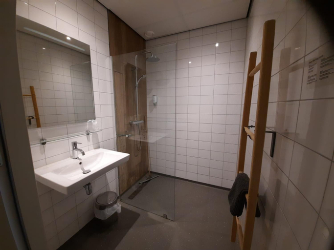 Bathroom 3, Beach Hotel Oostvoorne, Westvoorne
