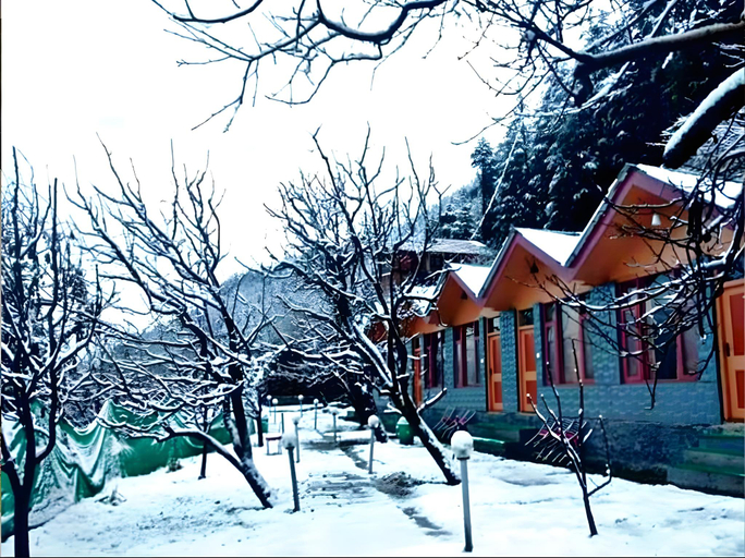 Public Area, Arudhara Kuteer, Kullu