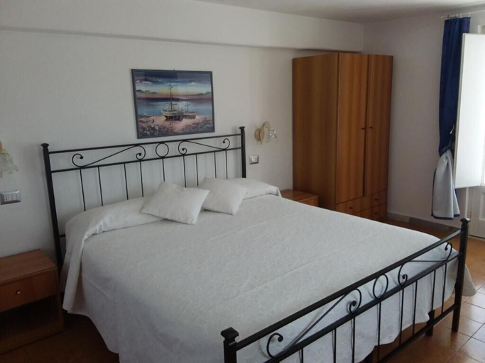 Bedroom 4, Orpheus, Messina