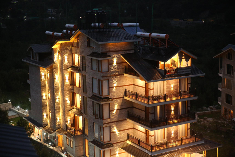 Exterior & Views