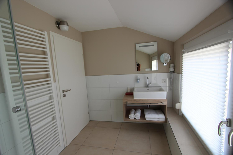 Bathroom 2, Hotel Adler, Heilbronn