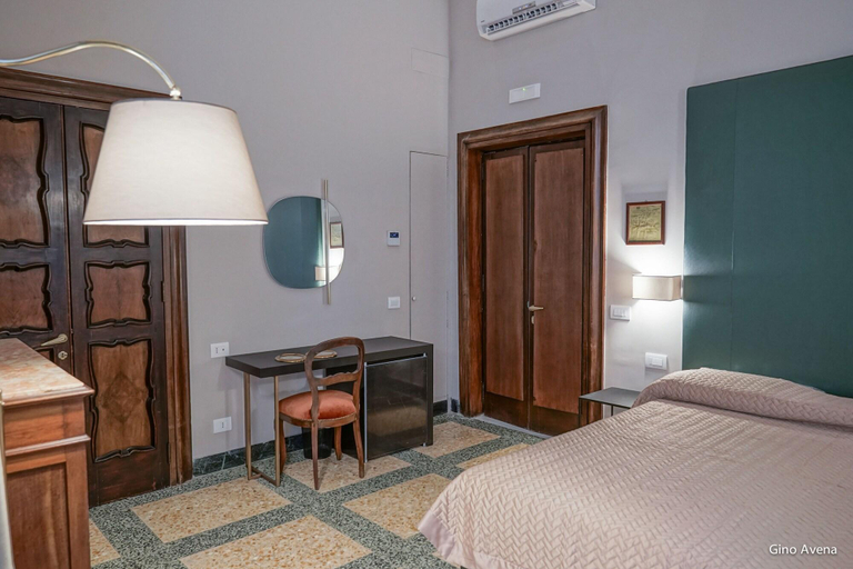 Bedroom 3, Dimora Donna Elena, Napoli