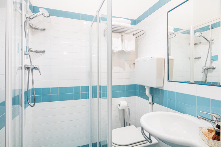 Bathroom 4, Hotel Danieli, Venezia