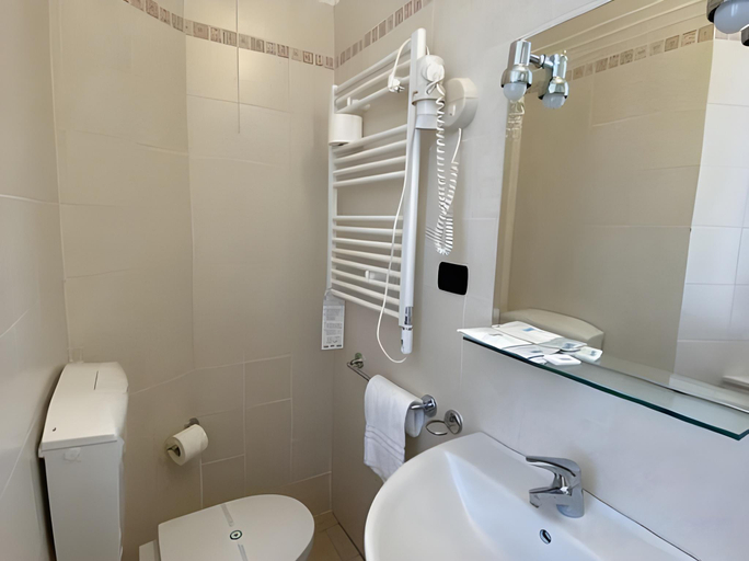 Bathroom 5, Hotel Venezia, La Spezia
