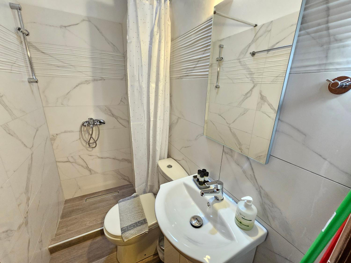 Bathroom 2, ELPIS HOLIDAY APARTMENTS, Ionian Islands
