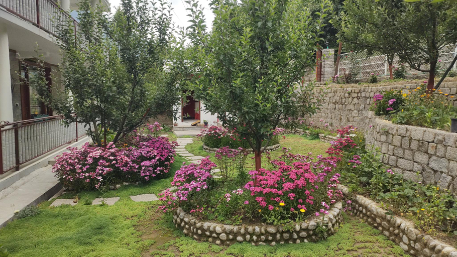 Others 4, Whitehouse, Kullu