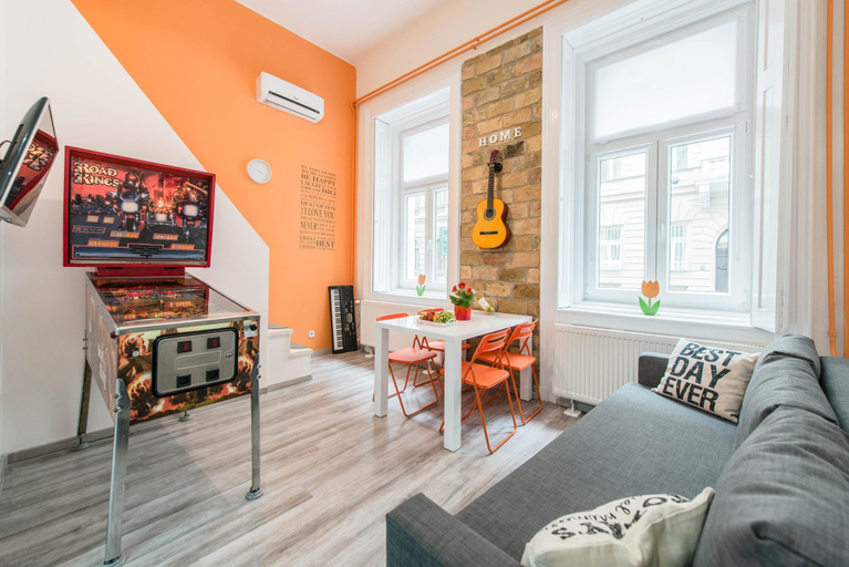 Others 5, Happy Home Budapest POP, Budapesti