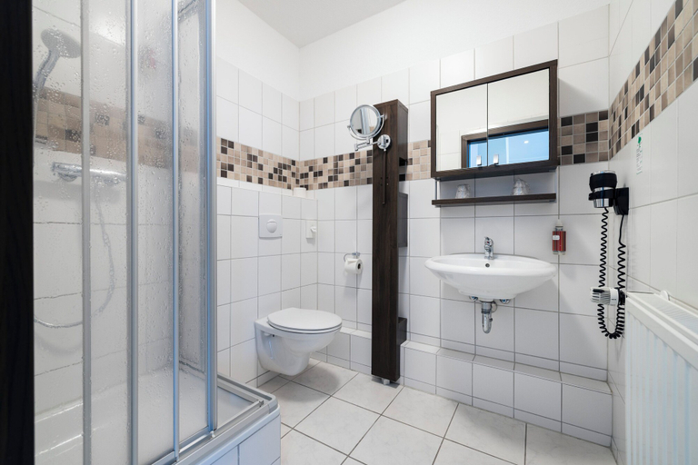 Bathroom 5, home Hotel, Wilhelmshaven