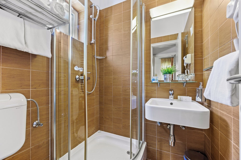Bathroom 4, Amadria Park Camping Sibenik Villas Kornati, Šibenik