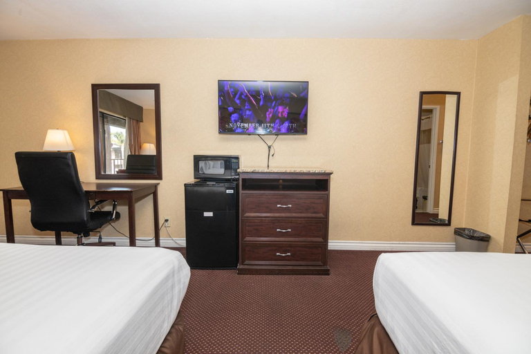 Bedroom 3, Hospitality Inn Sb, San Bernardino
