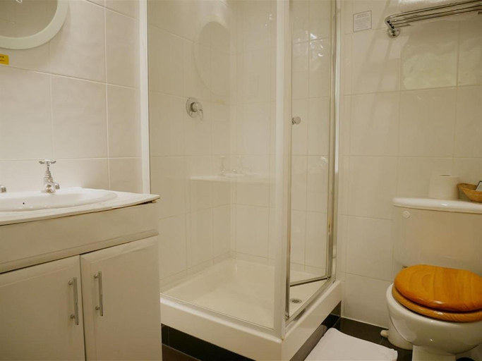 Bathroom 4, The Gresham Hotel, London