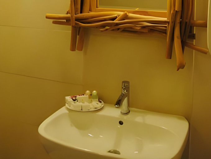Bathroom 3, Hotel Acquamarina, Ragusa
