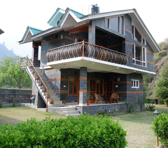 Exterior & Views
