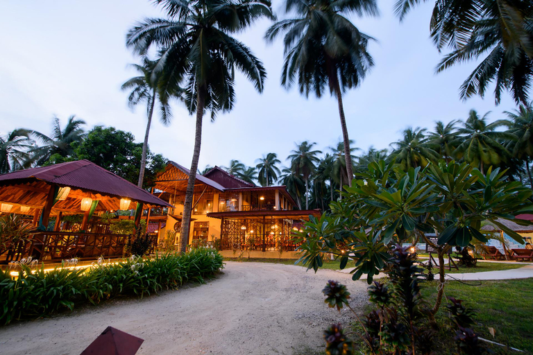 Exterior & Views