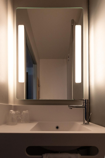 Bathroom 2, B&B HOTEL Troyes Magasins d'usine, Aube
