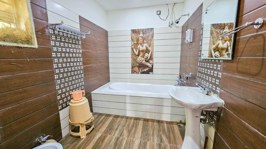 Bathroom 4, iSTAYS - Luxe Villa, Yercaud, Salem