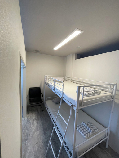 Room 5, Phoenix Inn, Minato