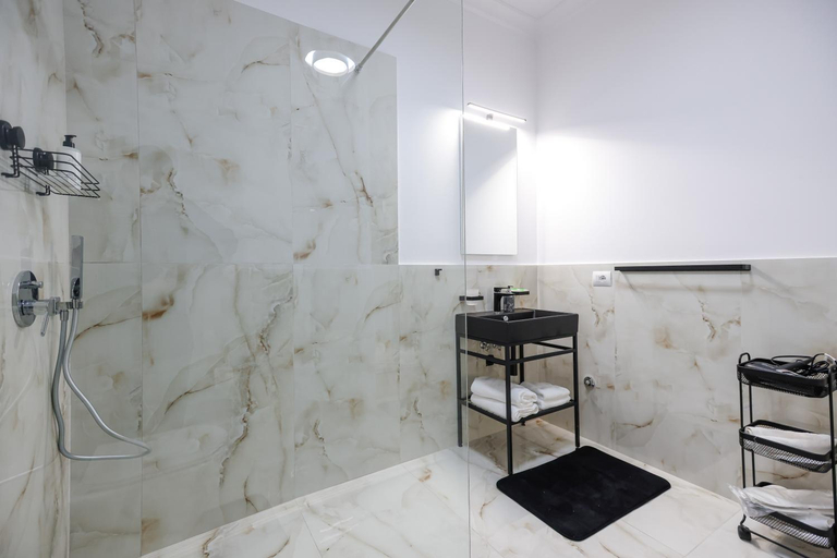 Bathroom 2, Vila Ferdinand Modern Rooms In Tirana's Center, Tiranës