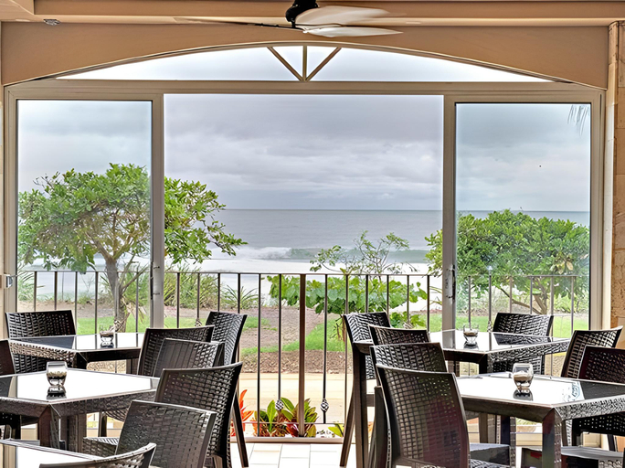 Food & Drinks 4, Beachfront Hotel Tramonto, Garabito