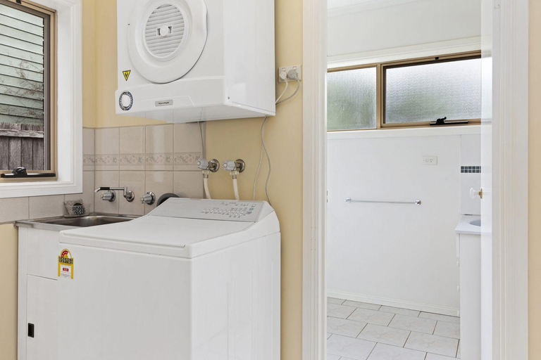 Others 3, Scenic Beach Apartment, Colac-Otway - South