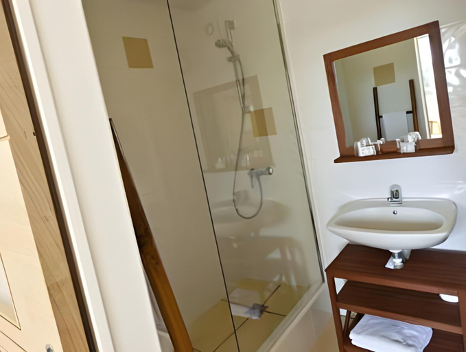 Bathroom 3, Hotel La Fiancee du Pirate, Alpes-Maritimes