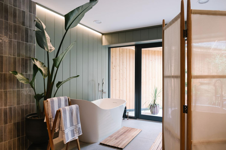 Bathroom 4, Laceby Manor - Spa & Golf Resort, Lincolnshire