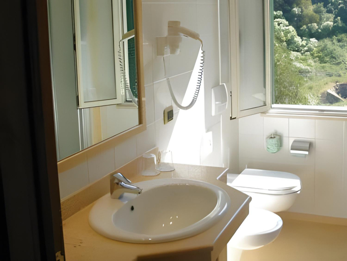 Bathroom 5, Hotel Villa Sirina, Messina