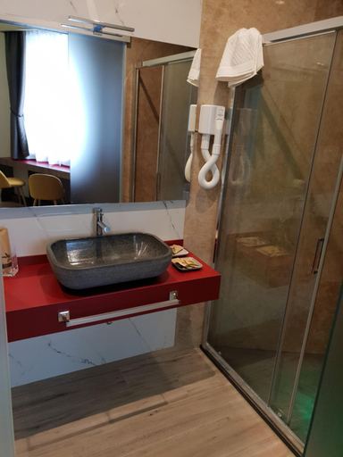Bathroom 5, Th luxury Rooms, Messina