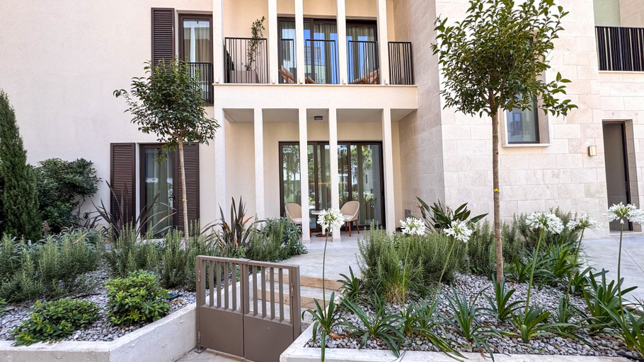 Exterior & Views 2, Qumi Porto Suites