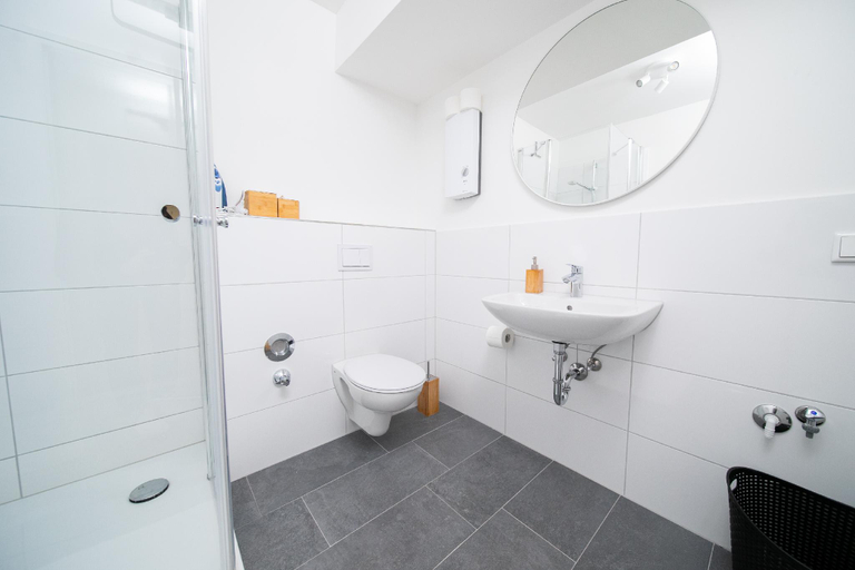 Others 5, Favorite Stays - Suite and More - 10 Min to fair, Düsseldorf