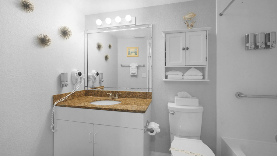 Bathroom 4, South Beach Oceanfront Resort, Pinellas