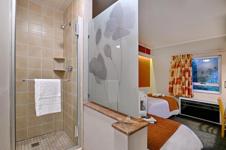 Bathroom 5, Road Lodge JNB Airport, Ekurhuleni