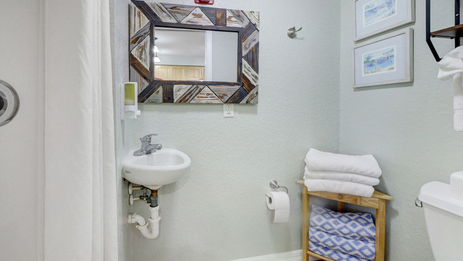 Bathroom 4, Surf Beach Treasure Island Resort, Pinellas