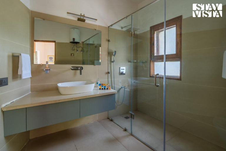 Bathroom 3, StayVista at Moets Waterfront Estate 3 BR Raison, Kullu