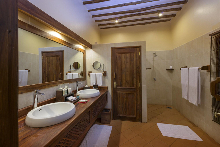 Bathroom, Neptune Ngorongoro Luxury Lodge, Karatu