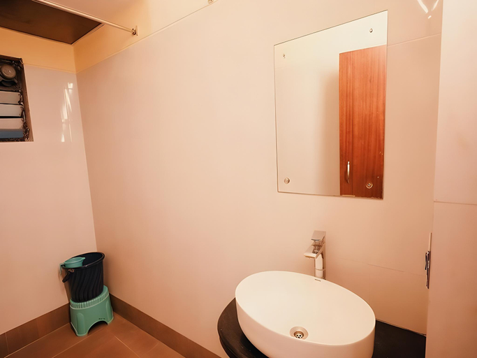 Bathroom, Aparupa Ambience, South Andaman