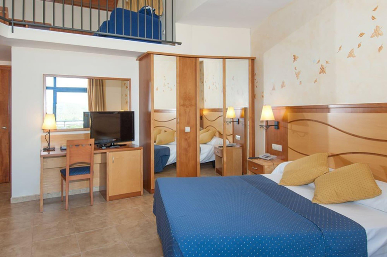 Bedroom 2, Hotel Garbi, Girona
