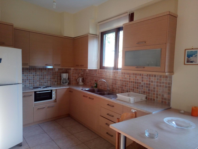 Others 3, Ostria Maisonettes and Studios, Peloponnese