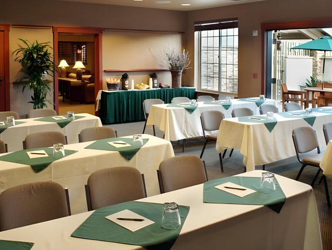 Food & Drinks 5, Larkspur Landing Extended Stay Suites Sacramento, Sacramento