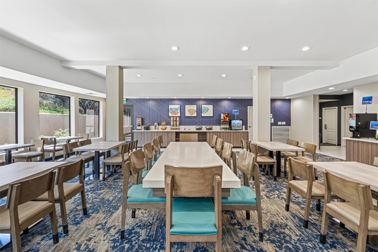 Food & Drinks 5, Best Western Valencia/Six Flags Inn & Suites, Los Angeles