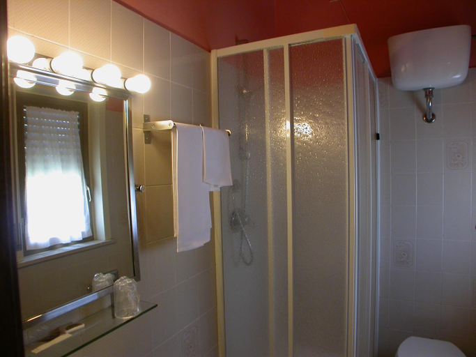 Bathroom 3, Il Roscio, Terni