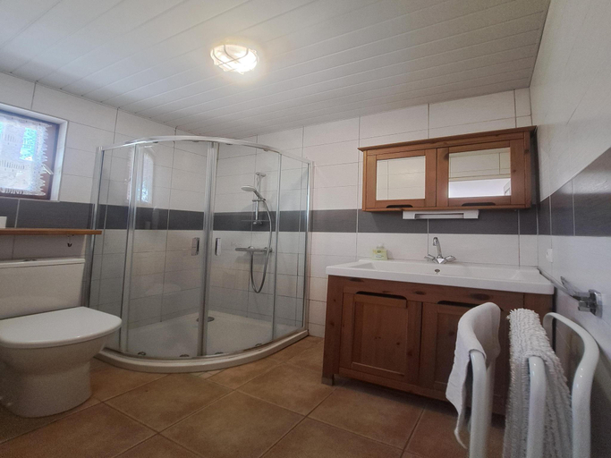 Bathroom, Cozy Cottage Retreat in Vezac, Dordogne