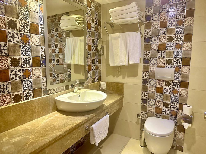 Bathroom 5, Blue Wave Suite Hotel, Alanya