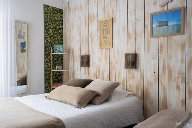 Bedroom 2, Hotel La Roseraie, Charente-Maritime