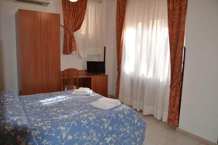 Bedroom 2, Palazzo Durante, Messina